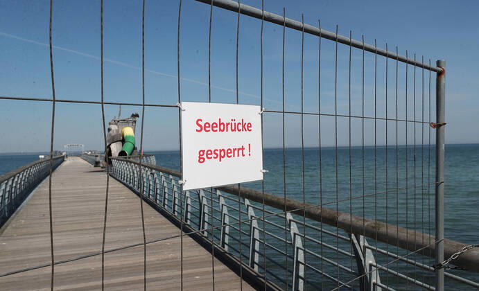 Gesperrte Seebruecke in Niendorf Niendorf