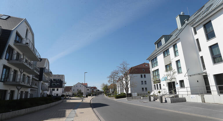 Menschenleere Strassen in Niendorf, Hotels und Ferienwohnungen befinden sich in dieser Strasse Niendorf