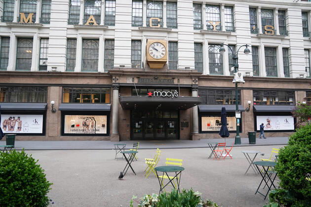 Coronavirus in den USA, Eindrücke aus New York April 23, 2020, New York, NY, USA: MacyÃ¢â‚¬â ¢s flagship Herald Square store as the merchant is taking measures to avoid bankruptcy and will try too raise billions to weather the COVID-19 pandemic on April 23, 2020 in New York. New York USA - ZUMAb148 20200423_zap_b148_038 Copyright: xBryanxSmithx