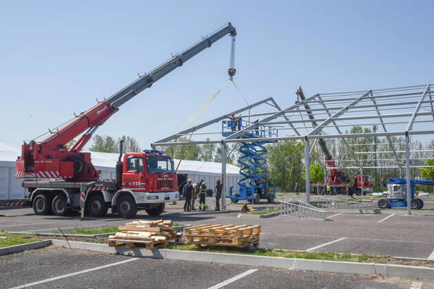 construction of the field hospital at monselice donated from qatar to italy during Construction of The Qatar Field Hospital at Monselice, Health in monselice (pd), Italy, April 23 2020  Copyright: xLM SimonexPiccirillix xIPAx xLivexMediax 0