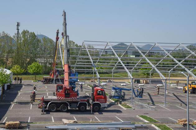 News Bilder des Tages construction of the field hospital at monselice donated from qatar to italy during Construction of The Qatar Field Hospital at Monselice, Health in monselice (pd), Italy, April 23 2020  Copyright: xLM SimonexPiccirillix xIPAx xLivexMediax 0