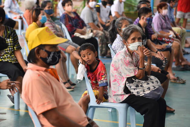April 23, 2020, Bangkok, Thailand: A boy and his grandmother wait at a social distance for items during the event..Wat Rakhang Khositaram a Thai monk monastery gives to the general public and medical staff of Siriraj Hospital. Due to the shutdown following the Covid-19 outbreak, many people are living without income and economically affected. Bangkok Thailand - ZUMAs197 20200423_zaa_s197_102 Copyright: xYuttachaixKongprasertx