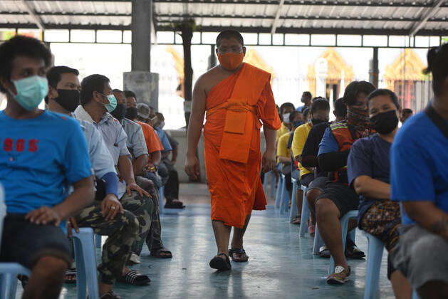 April 23, 2020, Bangkok, Thailand: People seat at a social distance as they wait for items during the event..Wat Rakhang Khositaram a Thai monk monastery gives to the general public and medical staff of Siriraj Hospital. Due to the shutdown following the Covid-19 outbreak, many people are living without income and economically affected. Bangkok Thailand - ZUMAs197 20200423_zaa_s197_103 Copyright: xYuttachaixKongprasertx