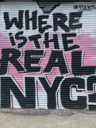 Coronavirus in den USA, Eindrücke aus New York April 23, 2020, Brooklyn, EUA: (NEW) Covid-19: Graffiti used as motivation to overcome Coronavirus effect. April 23,2020,Brooklyn,new York,USA: Different graffitis are displaced on walls in some streets in Brooklyn as a motivation to stay together,stay positive and with assurance that this Covid-19 pandemic will pass and be overcome soon. ..Credit: Thenews2 Brooklyn - ZUMAn293 20200423_znp_n293_019 Copyright: xNiyixFotex