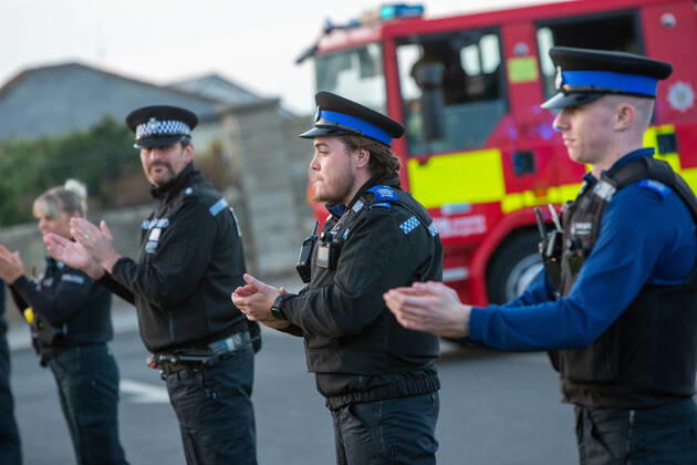 . 23 04 2020. Seaham, United Kingdom. Staf from the Durham Constabulary, County Durham and Darlington Fire and Rescue and nurses take part in clap for carers in Seaham, County Durham.  xTomxBanksx xi-Imagesx IIM-21057-0020