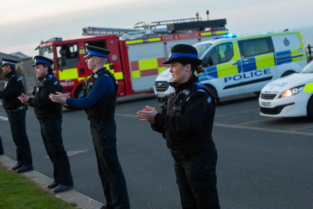 . 23 04 2020. Seaham, United Kingdom. Staf from the Durham Constabulary, County Durham and Darlington Fire and Rescue and nurses take part in clap for carers in Seaham, County Durham.  xTomxBanksx xi-Imagesx IIM-21057-0023