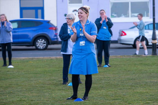 . 23 04 2020. Seaham, United Kingdom. Staf from the Durham Constabulary, County Durham and Darlington Fire and Rescue and nurses take part in clap for carers in Seaham, County Durham.  xTomxBanksx xi-Imagesx IIM-21057-0025