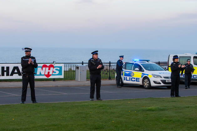 . 23 04 2020. Seaham, United Kingdom. Staf from the Durham Constabulary, County Durham and Darlington Fire and Rescue and nurses take part in clap for carers in Seaham, County Durham.  xTomxBanksx xi-Imagesx IIM-21057-0002