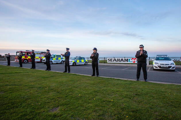 . 23 04 2020. Seaham, United Kingdom. Staf from the Durham Constabulary, County Durham and Darlington Fire and Rescue and nurses take part in clap for carers in Seaham, County Durham.  xTomxBanksx xi-Imagesx IIM-21057-0015