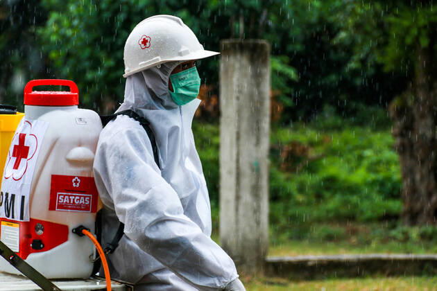 April 23, 2020, Aceh Utara, Aceh, Indonesia: A volunteer from the Indonesian Red Cross (PMI) disinfects the Baiturrahman Mosque as a preventive measure against the spread of coronavirus ahead of the holy month of Ramadan in North Aceh Regency. Aceh Utara Indonesia - ZUMAs197 20200423_zaa_s197_135 Copyright: xMaskurxHasx