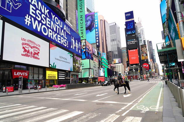 Coronavirus in den USA, Eindrücke aus New York April 23, 2020, New York, New York, USA: Scenes in New York City during Covid:.Times Square, NYC.April 23, 2020.Photos by Sonia Moskowitz. New York USA - ZUMAm334 20200423_zep_m334_008 Copyright: xSoniaxMoskowitzxGordonx