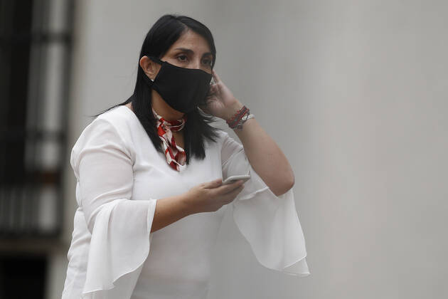 Santiago, April 23, 2020 Government Spokesperson Karla Rubilar walks through the Palacio de La Moneda Dragomir Yankovic Aton Chile, Santiago Chile Aton 414029  Copyright: DRAGOMIRxYANKOVIC ATONxCHILE