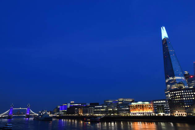. 23 04 2020. London, United Kingdom. Coronavirus crisis. The Tower of London, the Shard and an offices building festooned in blue lights, the NHS symbol, after the clapping for the carers.  xGustavoxValientex xi-Imagesx IIM-21052-0035