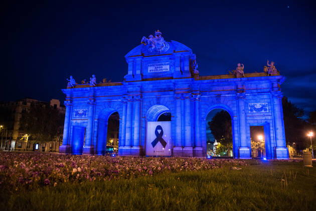 News Bilder des Tages April 23, 2020, Madrid, MADRID, SPAIN: Puerta de Alcala of Madrid with blue lights as tribute to the health workers during the Covid-19 pandemic on April 23, 2020 in Madrid, Spain Madrid SPAIN - ZUMAa181 20200423_zaa_a181_102 Copyright: xJoaquinxCorcherox