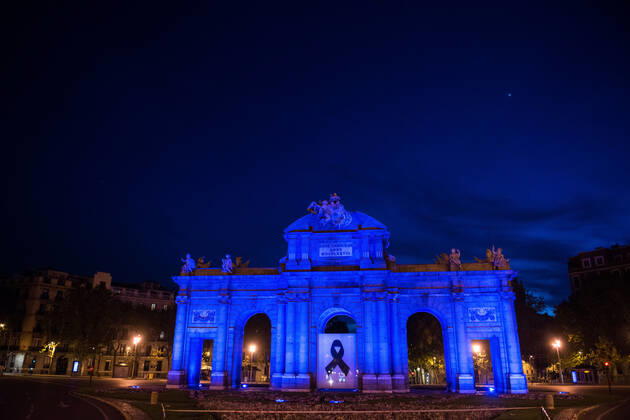 April 23, 2020, Madrid, MADRID, SPAIN: Puerta de Alcala of Madrid with blue lights as tribute to the health workers during the Covid-19 pandemic on April 23, 2020 in Madrid, Spain Madrid SPAIN - ZUMAa181 20200423_zaa_a181_103 Copyright: xJoaquinxCorcherox