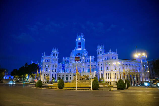 April 23, 2020, Madrid, MADRID, SPAIN: Cibeles Palace of Madrid with blue lights as tribute to the health workers during the Covid-19 pandemic on April 23, 2020 in Madrid, Spain Madrid SPAIN - ZUMAa181 20200423_zaa_a181_096 Copyright: xJoaquinxCorcherox