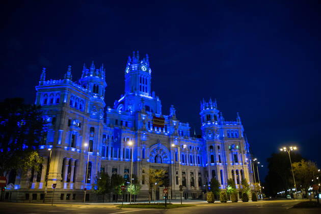 News Bilder des Tages April 23, 2020, Madrid, MADRID, SPAIN: Cibeles Palace of Madrid with blue lights as tribute to the health workers during the Covid-19 pandemic on April 23, 2020 in Madrid, Spain Madrid SPAIN - ZUMAa181 20200423_zaa_a181_098 Copyright: xJoaquinxCorcherox