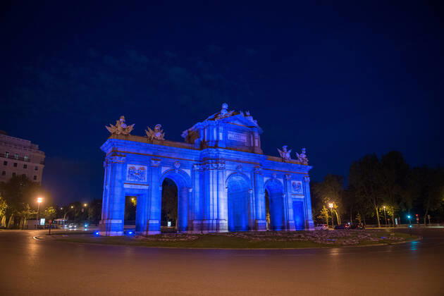 April 23, 2020, Madrid, MADRID, SPAIN: Puerta de Alcala of Madrid with blue lights as tribute to the health workers during the Covid-19 pandemic on April 23, 2020 in Madrid, Spain Madrid SPAIN - ZUMAa181 20200423_zaa_a181_099 Copyright: xJoaquinxCorcherox