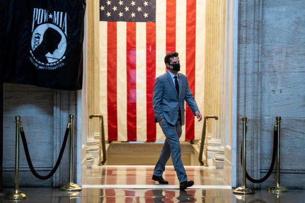 Coronavirus in den USA, Repräsentantenhaus verabschiedet weiteres Konjunkturpaket Rep. Matt Gatz, R-FL, walks through the rotunda of the U.S. Capitol in Washington, D.C. on Thursday, April 23, 2020. The House is expected to vote and pass a $500 billion Coronavirus relief bill that includes additional money for the small-business loan program, as well as for hospitals and testing.  WAP20200423347 KEVINxDIETSCH