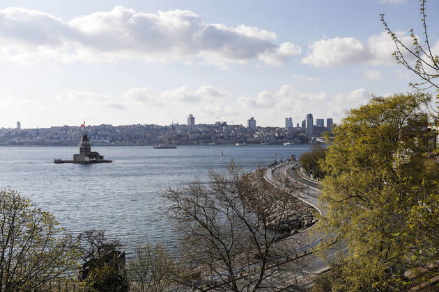 Coronavirus in der Türkei, Eindrücke aus Istanbul April 23, 2020, Istanbul, Turkey: Maiden s Tower and surrounding road stand empty during the first date of four-day curfew as part of efforts to stem the spread of the coronavirus Istanbul Turkey - ZUMAz112 20200423_zip_z112_011 Copyright: xJasonxDeanx