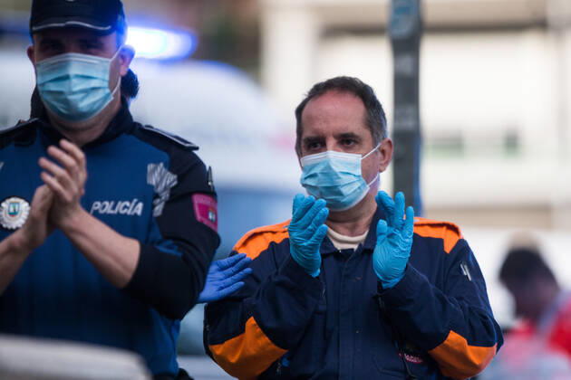April 23, 2020, Madrid, MADRID, SPAIN: SAMUR members applaud during the tribute to the health workers at the Hospital Fundacion Jimenez Diaz during the Covid-19 pandemic on April 23, 2020 in Madrid, Spain Madrid SPAIN - ZUMAa181 20200423_zaa_a181_047 Copyright: xJoaquinxCorcherox