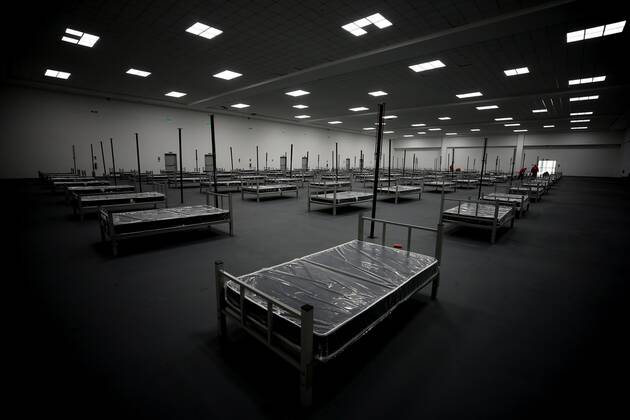 Coronavirus in Ecuador, Eindrücke View of beds that will be occupied by COVID-19 patients, at the Parque Bicentenario Conventions Center of Quito, Ecuador, 23 April 2020. Ecuador doubled its official number of infections to 22,160 after obtaining the results of thousands of delayed COVID-19 tests, Health Minister Juan Carlos Zevallos reported at a press conference. Ecuador doubles cases of COVID-19 after obtaining data of delayed tests !ACHTUNG: NUR REDAKTIONELLE NUTZUNG!  Copyright: xJosexJacomex AME5254 20200424-637232860542583342