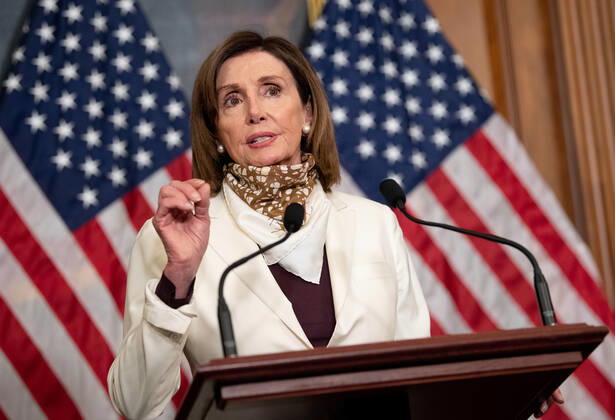 Coronavirus in den USA, Repräsentantenhaus verabschiedet weiteres Konjunkturpaket Speaker of the House Nancy Pelosi, D-Calif., speaks after the House of Representatives passed its fourth Coronavirus relief bill, HR 266, the Pay Check Protection and Health Care Enhancement Act, during an enrollment ceremony at the U.S. Capitol on Thursday, April 23, 2020. The $500 billion Coronavirus relief bill includes additional money for the small-business loan program, as well as money hospitals and testing.  WAP20200423359 KEVINxDIETSCH