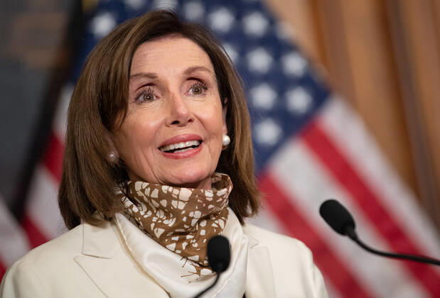 Coronavirus in den USA, Repräsentantenhaus verabschiedet weiteres Konjunkturpaket Speaker of the House Nancy Pelosi, D-Calif., speaks after the House of Representatives passed its fourth Coronavirus relief bill, HR 266, the Pay Check Protection and Health Care Enhancement Act, during an enrollment ceremony at the U.S. Capitol on Thursday, April 23, 2020. The $500 billion Coronavirus relief bill includes additional money for the small-business loan program, as well as money hospitals and testing.  WAP20200423358 KEVINxDIETSCH