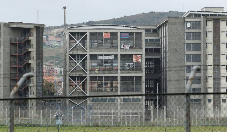 Coronavirus in Kolumbien, Eindrücke aus Bogota General view of La Picota prison in Bogota, Colombia, 23 April 2020. The La Picota prison in the Colombian capital reports two cases of coronavirus contagion, at a time when the authorities attention turned to the situation in the country s prisons, especially that of the city of Villavicencio, one of the main outbreaks of COVID-19 in the country, with nearly 100 infected and three deaths. The coronavirus affects two people inside the La Picota prison in Bogota !ACHTUNG: NUR REDAKTIONELLE NUTZUNG!  Copyright: xMauricioxDuenasxCastanedax AME5308 20200424-637232900443463513