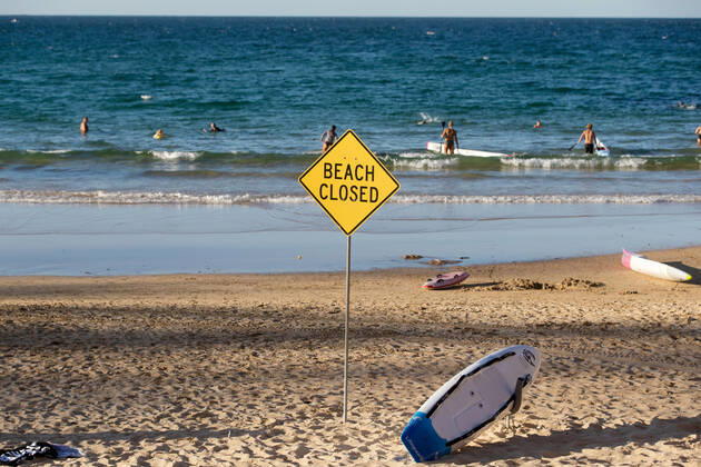 April 23, 2020, Sydney, NSW, USA: SYDNEY, AUSTRALIA - APRIL 23: Manly beach closed but exercising allowed due to COVID 19 on 23 April, 2020 in Sydney, Australia. ( Icon Sportswire) Sydney USA - ZUMAi88_ 20200423_zaf_i88_041 Copyright: xSpeedxMediax