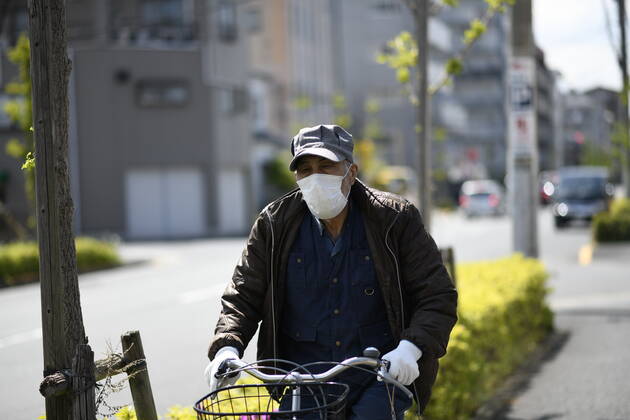 Coronavirus in Japan, Eindrücke aus Tokio TOKYO, JAPAN - APRIL 23: A man wearing face masks cycles along Kita Ayase amid the coronavirus pandemic on Thursday, April 23, 2020 in Tokyo, Japan. Japanese Prime Minister Shinzo Abe declared a nationwide State of Emergency last week requesting businesses including schools, athletic facilities, bars and restaurants to temporarily close or operate under reduced hours and urging people to stay home to stop spreading of the coronavirus throughout the country. (Photo: Richard Atrero de Guzman AFLO)  (125658861)