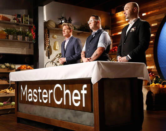 MASTER CHEF, l-r: Gordon Ramsay, Graham Elliot, Joe Bastianich (Season 5, Episode 4, aired June 16, 2014). ph: Greg Gayne TM and Copyright 20th Century Fox Film Corp. All rights reserved. courtesy Everett Collection 20thCentFox Courtesy Everett Collection !ACHTUNG AUFNAHMEDATUM GESCHÃ„TZT! PUBLICATIONXNOTxINxCANxCHNxFRAxITAxJPNxNORxPOLxRUSxESPxUKxUSA Copyright: x20thCentFox CourtesyxEverettxCollectionx TCDMACH FE033