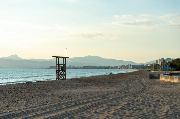 20200423 Corona Lock down in Mallorca PALMA DE MALLORCA, SPAIN - APRIL 23 2020 : empty beach at the Playa de Palma at - Corona Lock down in Mallorca on April 23, 2020 in Palma de Mallorca, . Palma de Mallorca Baleares Spain
