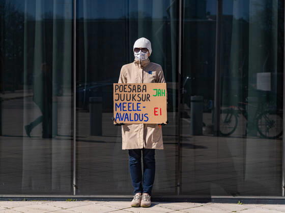 23.04.2020, Tallinn. Valitsuse tegevust kritiseeriv meeleavaldus superministeeriumi ees. Demonstration criticizing government action in front of the ministries building. Foto Mihkel Maripuu, Postimees Tallinn Harjumaa Estonia  Copyright: xMihkelxMaripuux