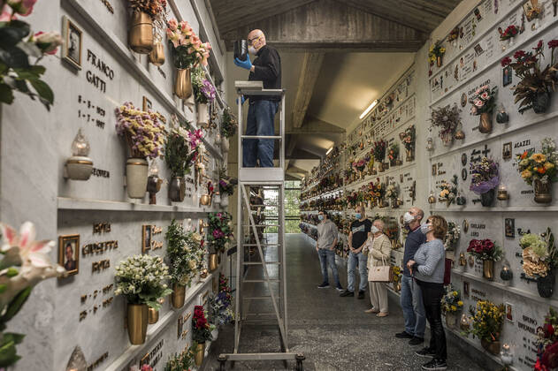 Bergamo. Funeral of people who died as a result of COVID19 in cemeteries in the province of Bergamo delivering ballot boxes to family members. In the photo the cemetery of Ponte San Pietro (Carlo Cozzoli Fotogramma, Bergamo - 2020-04-24) p.s. la foto e utilizzabile nel rispetto del contesto in cui e stata scattata, e senza intento diffamatorio del decoro delle persone rappresentate  Copyright: xCarloxCozzolix xFOTOGRAMMAx