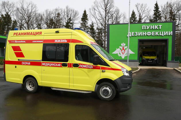 Coronavirus in Russland, MilitÃ¤rkrankenhaus in Odinzowo fÃ¼r Coronapatienten umgerÃ¼stet MOSCOW REGION, RUSSIA - APRIL 24, 2020: An intensive care ambulance next to a disinfection station at a multipurpose medical centre for coronavirus patients opened at a military hospital of the Russian Strategic Missile Forces (Vishnevsky 3rd Central Military Clinical Hospital) in Odintsovo. Stanislav Krasilnikov TASS  TS0D6E56