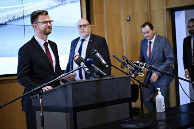 Coronavirus in Dänemark, Transportminister Benny Engelbrecht Pressekonferenz Transportminister Benny Engelbrecht (S) samt Kristian Pihl Lorentzen (V), Niels Flemming Hansen (KF) og Ole Birk Olesen (LA), da transportministeren og ordfoererne holder doorstep om Femern Baelt-forbindelsen i Transport- og Boligministeriet i Koebenhavn, fredag den 24. april 2020.. , Copenhagen Denmark Copyright: PhilipxDavali PhilipxDavalix cop104 spdk20200424-114311-L