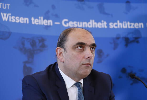 Prof. Dr. Lars Schaade, Vizepräsident des Robert Koch-Instituts in Berlin, Deutschland, Berlin, Pressebriefing des Robert-Koch-Instituts, 24.04.2020