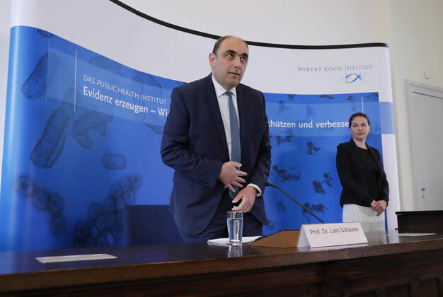 Prof. Dr. Lars Schaade, Vizepräsident des Robert Koch-Instituts in Berlin, Deutschland, Berlin, Pressebriefing des Robert-Koch-Instituts, 24.04.2020