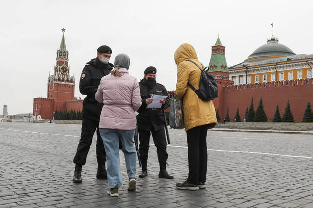 MOSCOW, RUSSIA - APRIL 24, 2020: Police officers in face masks carry out ID checks in Red Square in central Moscow during the pandemic of the novel coronavirus disease (COVID-19). Since 30 March, Moscow has been on lockdown. Earlier, the Russian government announced a paid period off work for employed people, which has been extended till the end of April. As of 24 April 2020, Russia has reported more than 68,700 confirmed cases of the novel coronavirus infection, with more than 36,800 confirmed cases in Moscow. Vladimir Gerdo TASS  TS0D6EF1