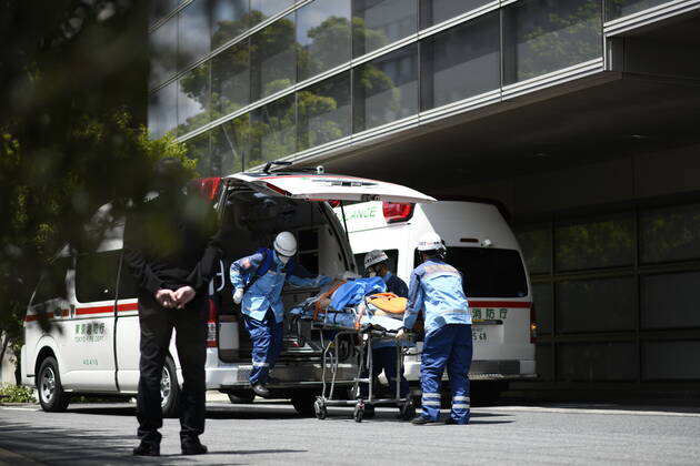 TOKYO, JAPAN - APRIL 24: A patient is being carried from ambulance to an emergency room at the National Center for Global Health and Medicine on Friday, April 24, 2020 in Tokyo, Japan. Japanese Prime Minister Shinzo Abe declared a nationwide State of Emergency last week to stop the spreading of the coronavirus throughout the country. (Photo: Richard Atrero de Guzman AFLO)  (125672611)