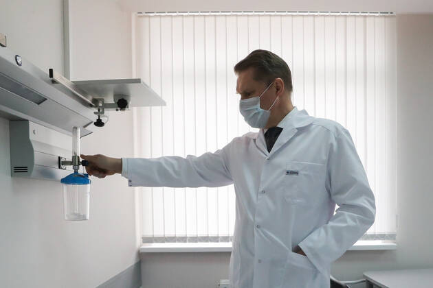 MOSCOW, RUSSIA - APRIL 24, 2020: Russia s Healthcare Minister Mikhail Murashko visits a department of infectious diseases opened at Lopatkin Urology and Interventional Radiology Research Institute to treat COVI-19 patients. Sergei Savostyanov TASS  TS0D6F5A