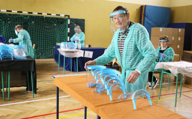 Members of the City Hall and volunteers produce face shields in one of the primary schools durng the coronavirus outbreak Members of the City Hall and volunteers produce face shields in one of the primary schools durng the coronavirus outbreak on April 24, 2020 in Otwock near Warsaw, Poland. EN_01426132_0025 