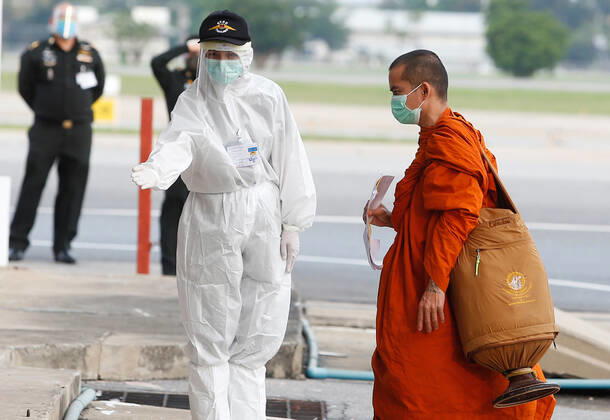 April 24, 2020, Bangkok, Thailand: A Buddhist monk wearing a face mask as a preventive measure arrives at Don Mueang International Airport during the Coronavirus (COVID-19) crisis..Thailand has so far reported 2,854 cases of COVID-19 coronavirus with most of the cases reported in the Capital city of Bangkok. Bangkok Thailand - ZUMAs197 20200424_zaa_s197_062 Copyright: xChaiwatxSubprasomx