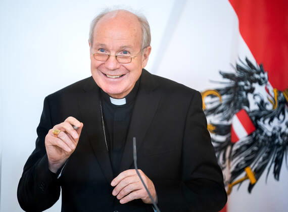 Wien 23.04.2020, Bundeskanzleramt, Wien, AUT, Akutelle Entwicklungen zur Coronaerkrankung in Oesterreich, Pressekonferenz zum Thema Wiederaufnahme von oeffentlichen Gottesdiensten, im Bild Kardinal Christoph Schoenborn Kardinal Christoph Schoenborn during a press conference on the subject Resumption of public services of Austrian Goverment about the Coronavirus Pandemie at the Bundeskanzleramt in Wien, Austria on 2020 04 23.