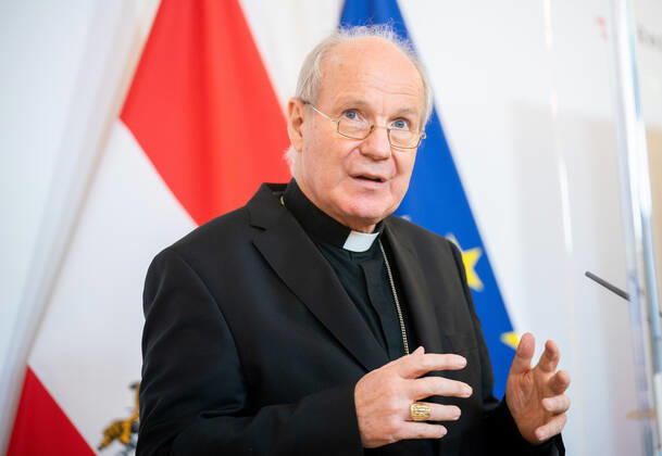 Wien 23.04.2020, Bundeskanzleramt, Wien, AUT, Akutelle Entwicklungen zur Coronaerkrankung in Oesterreich, Pressekonferenz zum Thema Wiederaufnahme von oeffentlichen Gottesdiensten, im Bild Kardinal Christoph Schoenborn Kardinal Christoph Schoenborn during a press conference on the subject Resumption of public services of Austrian Goverment about the Coronavirus Pandemie at the Bundeskanzleramt in Wien, Austria on 2020 04 23.