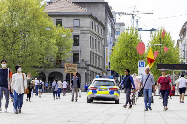 DEU, Deutschland, Baden-Württemberg, Stuttgart, 24.04.2020: Auswirkungen der Corona-Krise: Fridays for Future, der Protest der Jugend gegen die Klimapolitik der Politik, flammte zaghaft an manchen Stellen der Landeshauptstadt Stuttgart wieder auf.