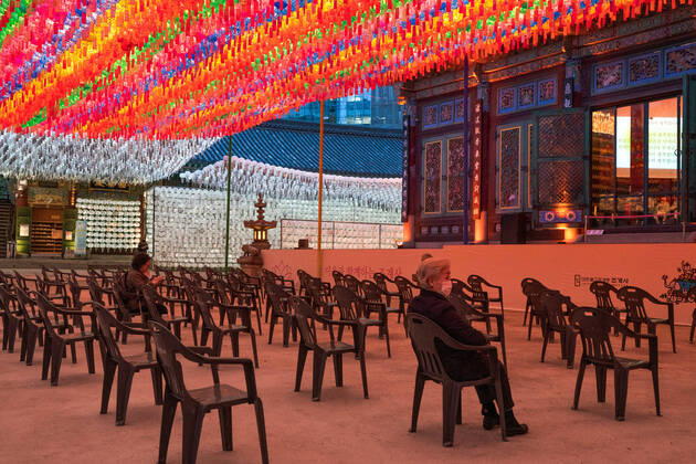 April 24, 2020, Seoul, South Korea: Buddhist believers wearing face masks as a preventive measure seat under decorative lanterns..South Korea today confirms more 6 new covid 19 cases, 2 are overseas arrivals and 4 are from within the country and with no death. This is the lowest reported number of coronavirus cases since February when the outbreak escalated. Seoul South Korea - ZUMAs197 20200424_zaa_s197_093 Copyright: xSimonxShinx
