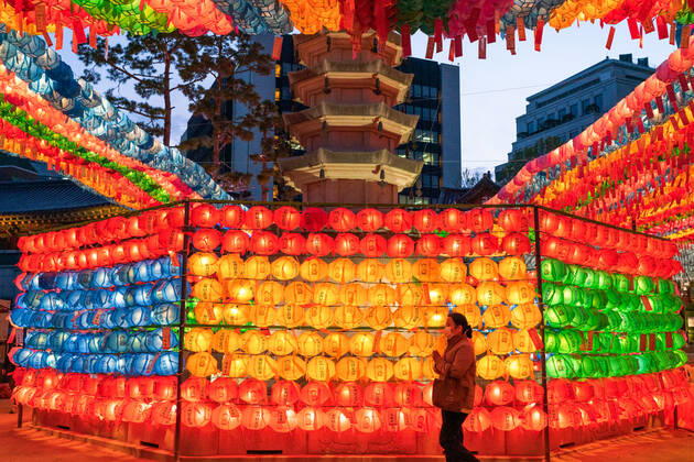 April 24, 2020, Seoul, South Korea: A woman wearing a face mask as a preventive measure walks past Lantern decorations during the coronavirus crisis..South Korea today confirms more 6 new covid 19 cases, 2 are overseas arrivals and 4 are from within the country and with no death. This is the lowest reported number of coronavirus cases since February when the outbreak escalated. Seoul South Korea - ZUMAs197 20200424_zaa_s197_097 Copyright: xSimonxShinx