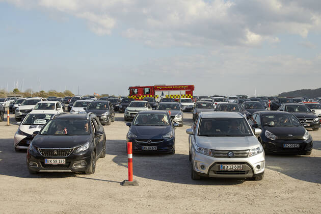 OEstjyllands brandvaesen holder oeje med at afstanden bliver overholdt inden Mads Langer spiller til en udsolgt drive-in koncert paa Tangkrogen i Aarhus, fredag den, 24. april 2020.. , Aarhus Denmark